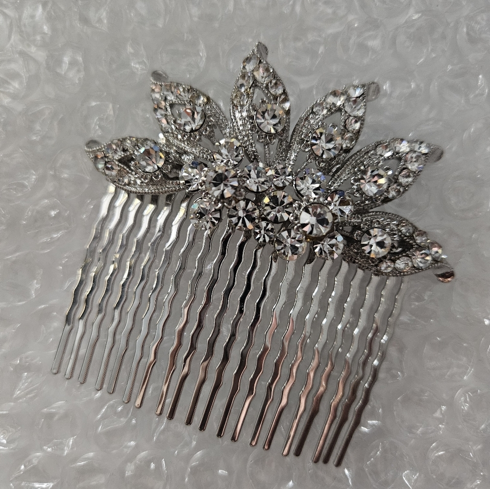 Crystal hair comb
